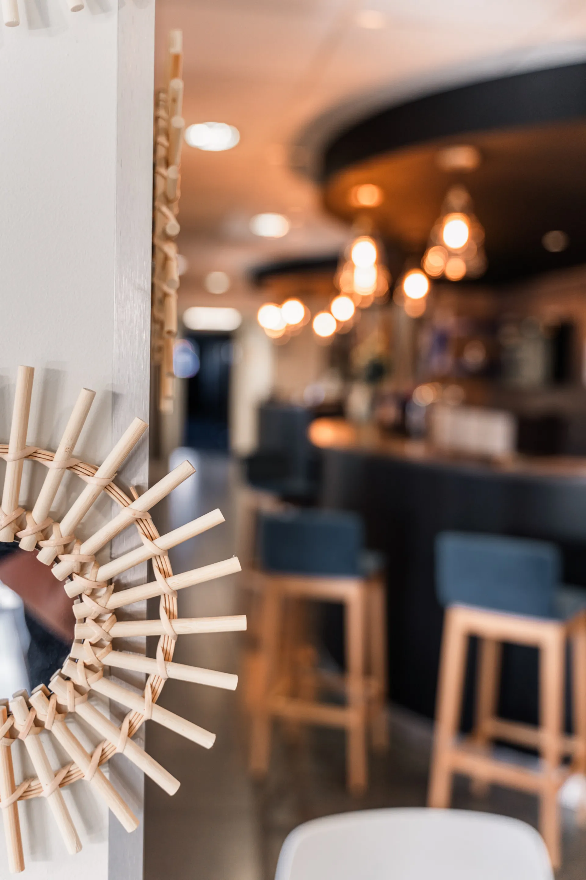 Décoration de bar d'hôtel, photographie d'ambiance par Théo Cohen